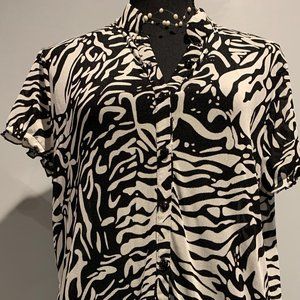 Krafty Ladies Black & White Stretch Short Sleeve Top